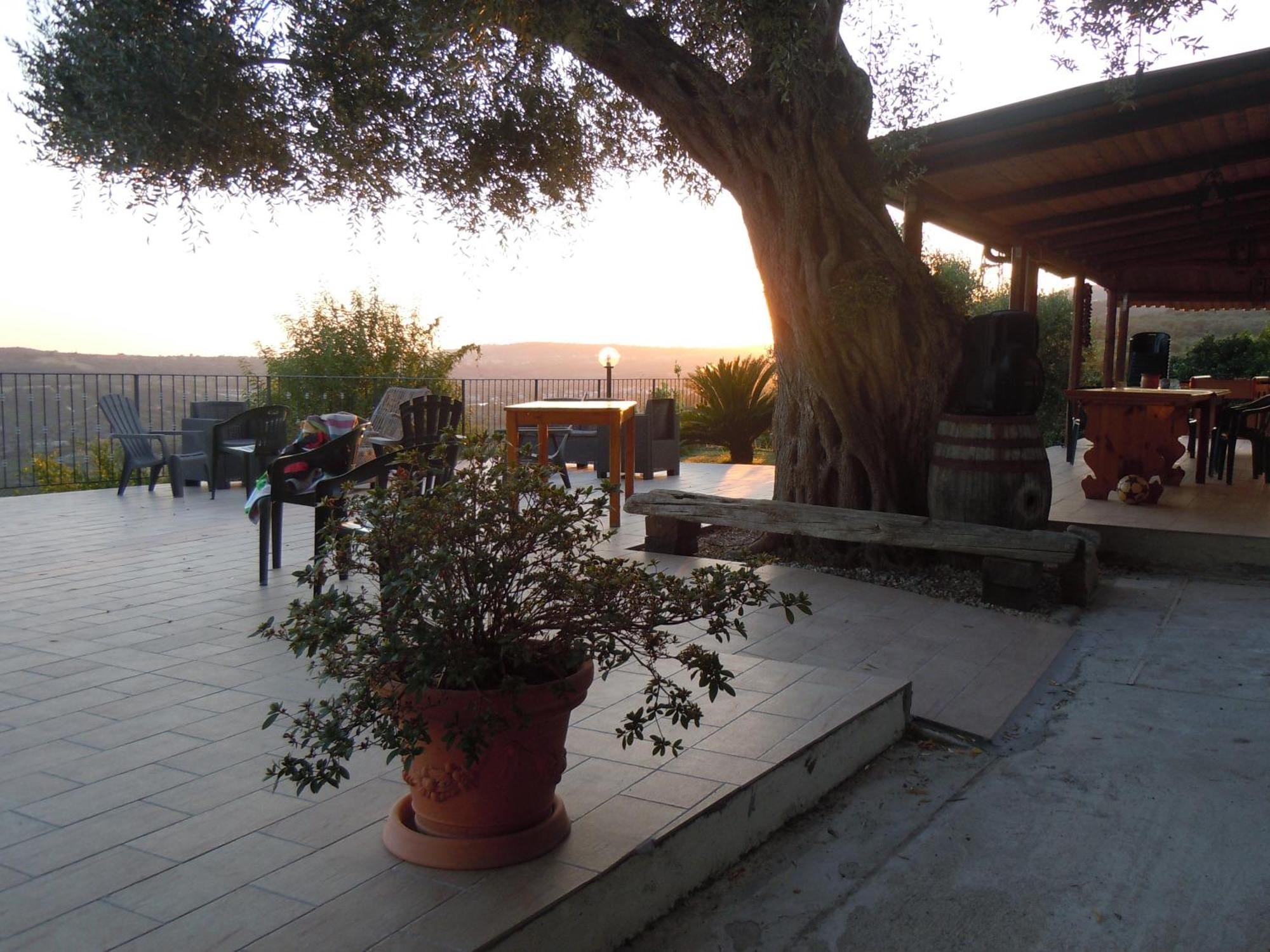 Il Colle Degli Ulivi Hotel San Calogero Buitenkant foto